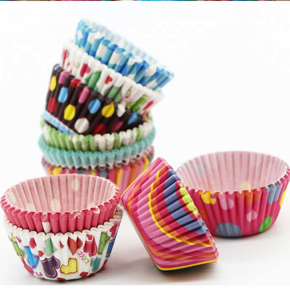 Small paper baking cups for cupcakes and mini muffins