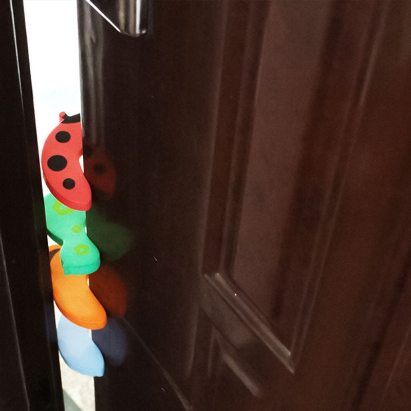 Cartoon-shaped child safety door guard